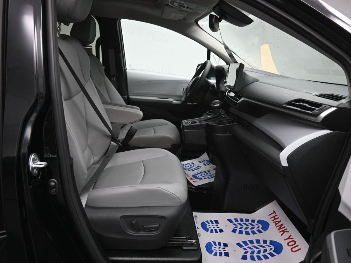 Black Toyota Sienna image number 5