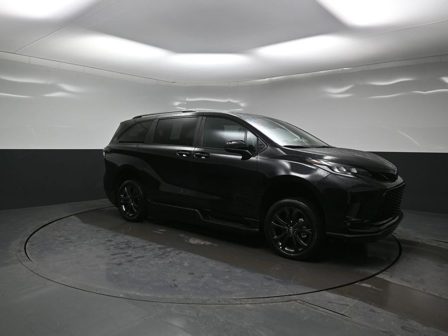 New 2025 Toyota Sienna Hybrid XSE Sport - BraunAbility Side Entry Entry Fold Out Automatic Ramp