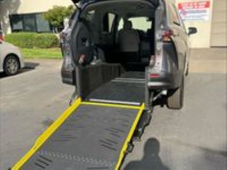 Used 2023 Toyota Sienna Hybrid LE - Vantage Mobility Rear Entry Entry Fold Out Manual Ramp