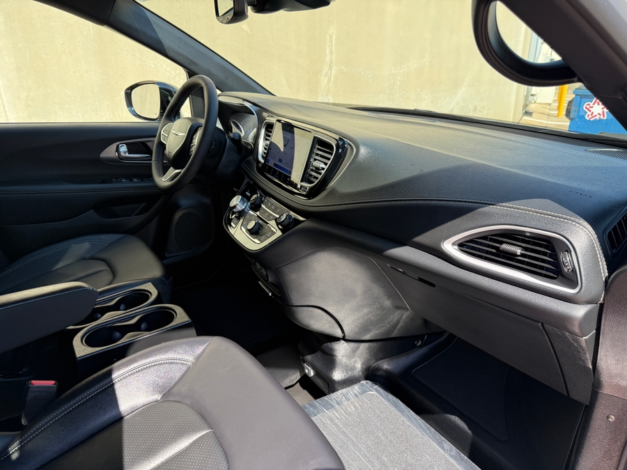Used 2025 Chrysler Pacifica Select Safety - BraunAbility Side Entry In Floor Automatic Ramp