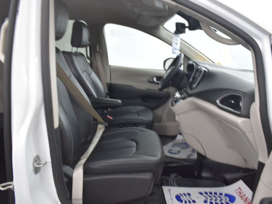 Used 2024 Chrysler Pacifica Touring L - BraunAbility Side Entry Entry Fold Out Automatic Ramp