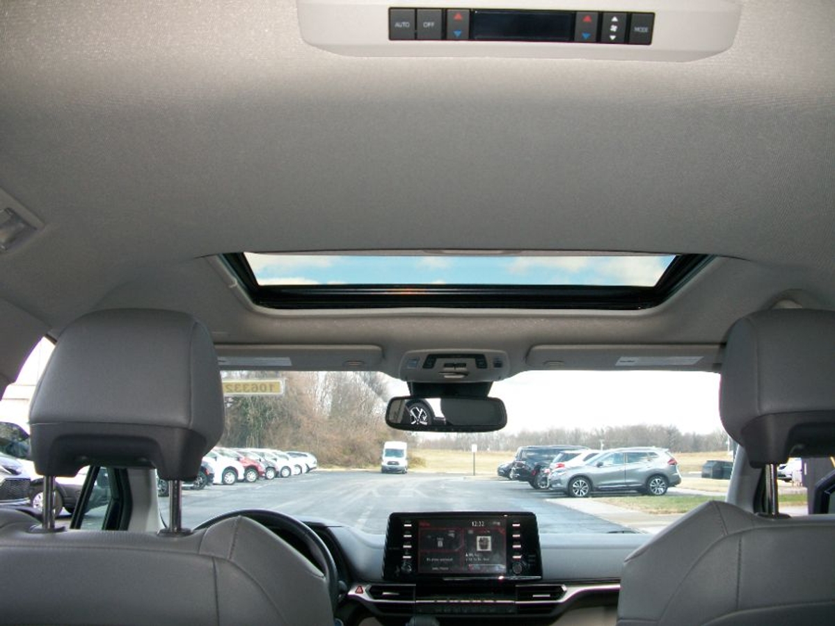 2024 TOYOTA SIENNA - Image 2