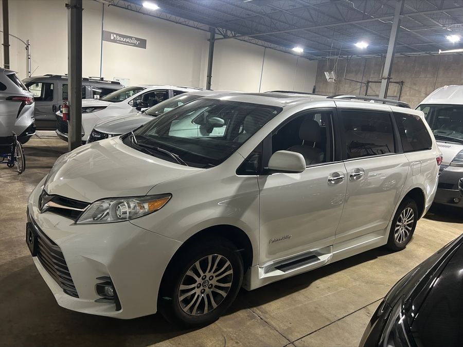 Used 2020 Toyota Sienna XLE Base - BraunAbility Side Entry Entry In Floor Automatic Ramp