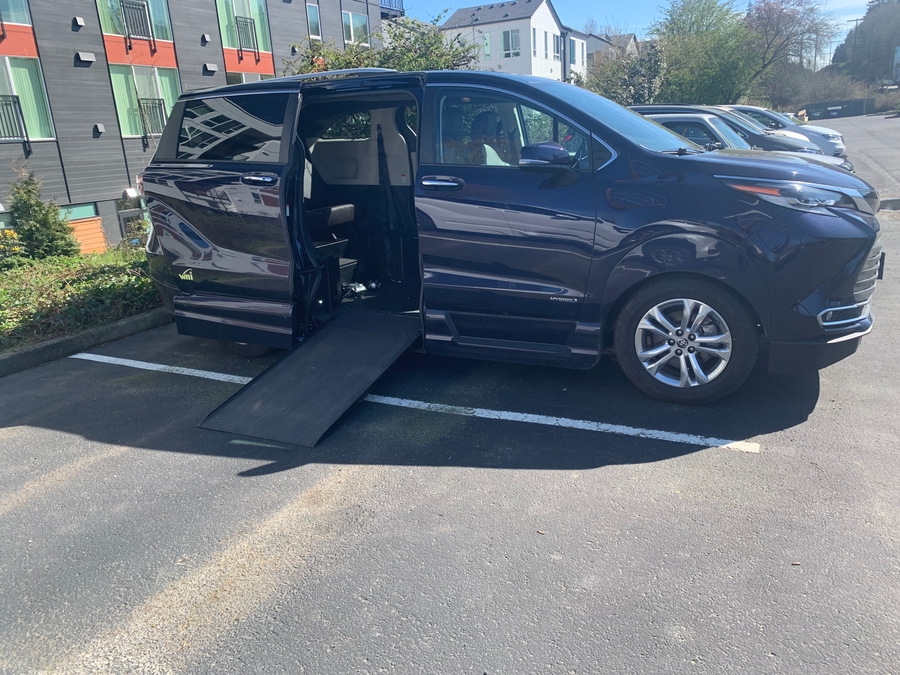 Used 2021 Toyota Sienna Hybrid Platinum - VMI Side Entry Entry In Floor Automatic Ramp