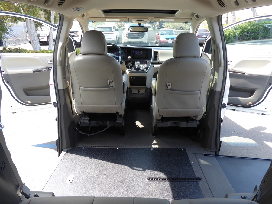 Used 2015 Toyota Sienna XLE - VMI Side Entry In Floor Automatic Ramp