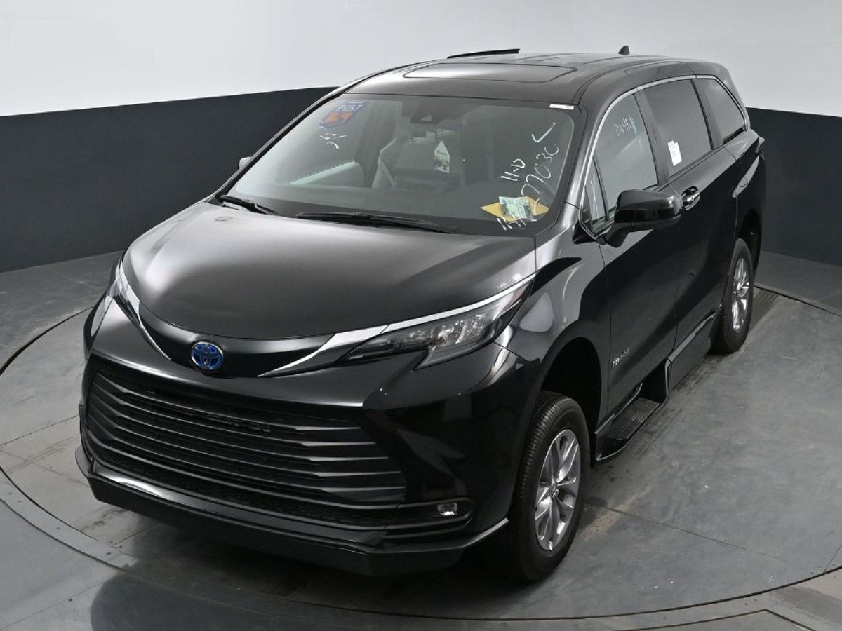 2025 TOYOTA SIENNA - Image 24