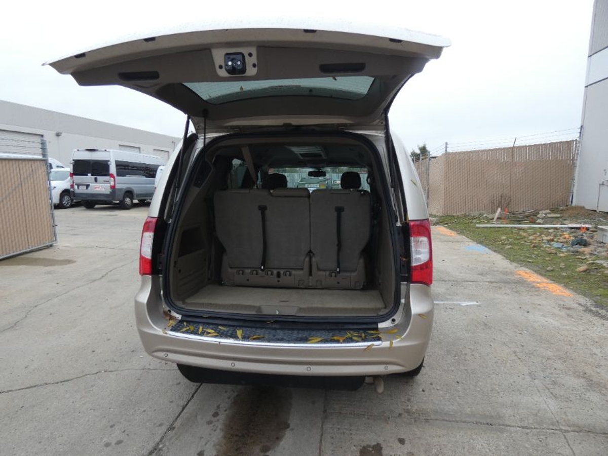 2015 CHRYSLER TOWN AND COUNTRY - Image 6