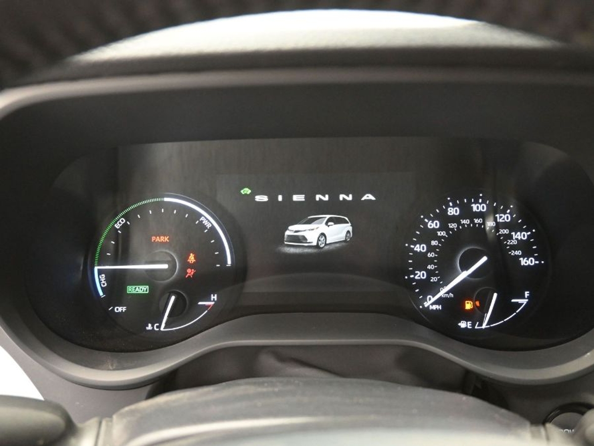 2025 TOYOTA SIENNA - Image 16