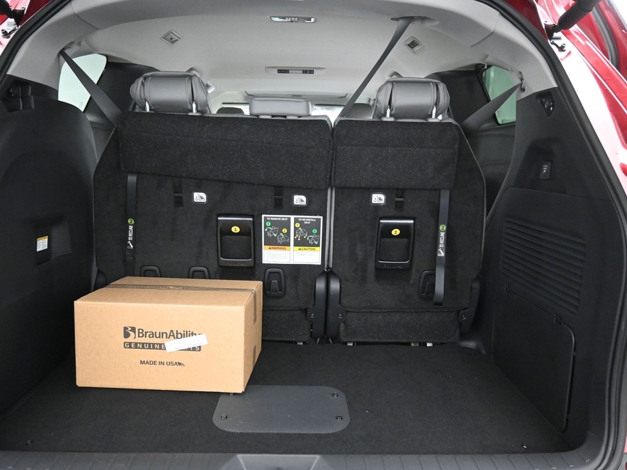 New 2025 Toyota Sienna Hybrid XLE Plus - BraunAbility Side Entry Entry In Floor Automatic Ramp