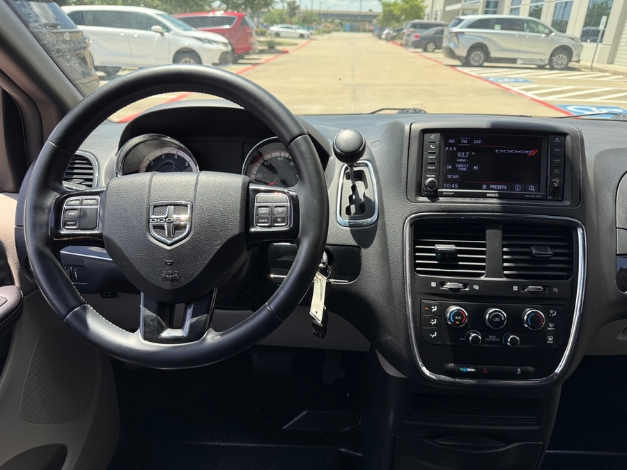 Red Dodge Grand Caravan image number 13