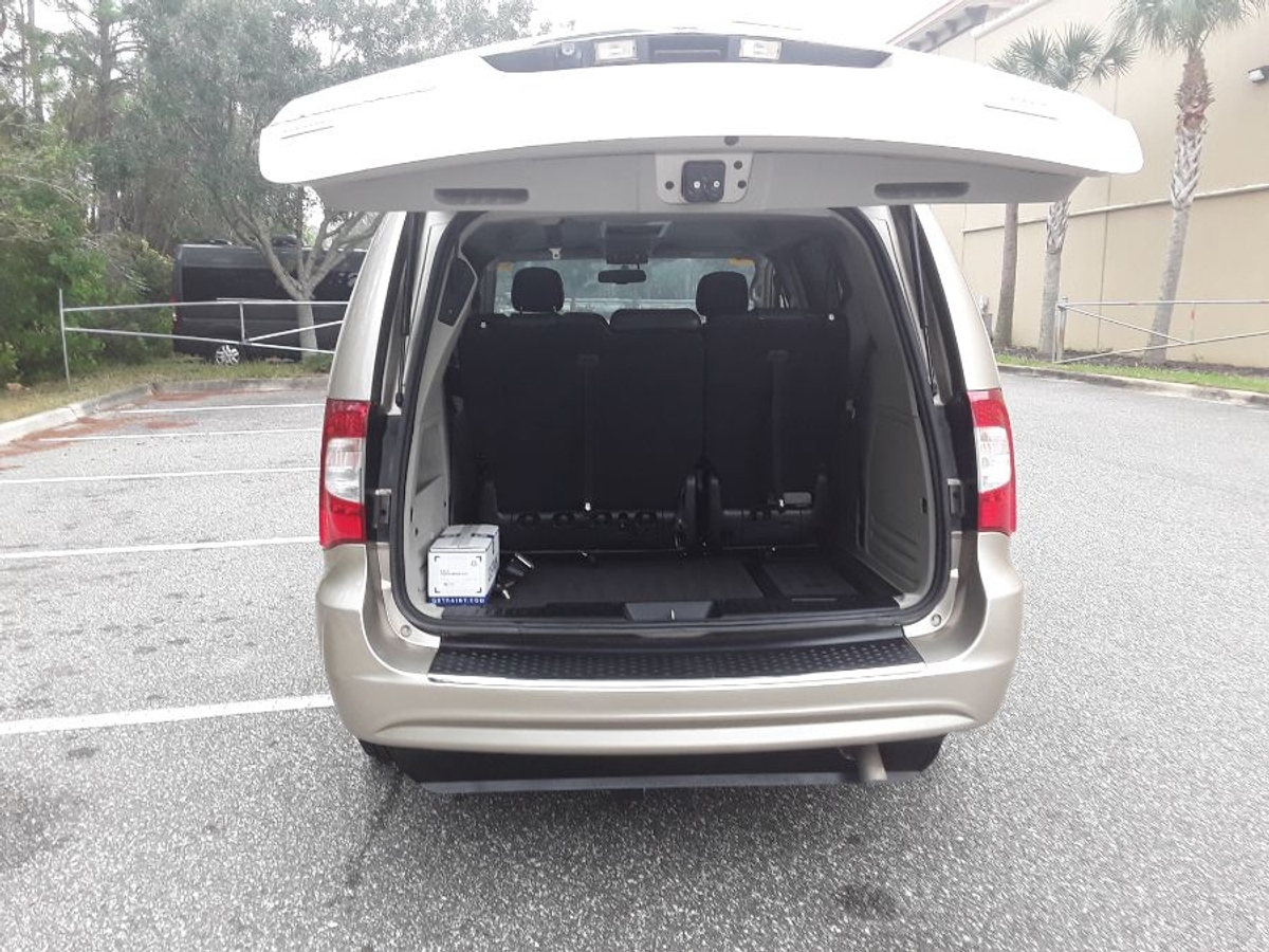 2016 CHRYSLER TOWN AND COUNTRY - Image 12