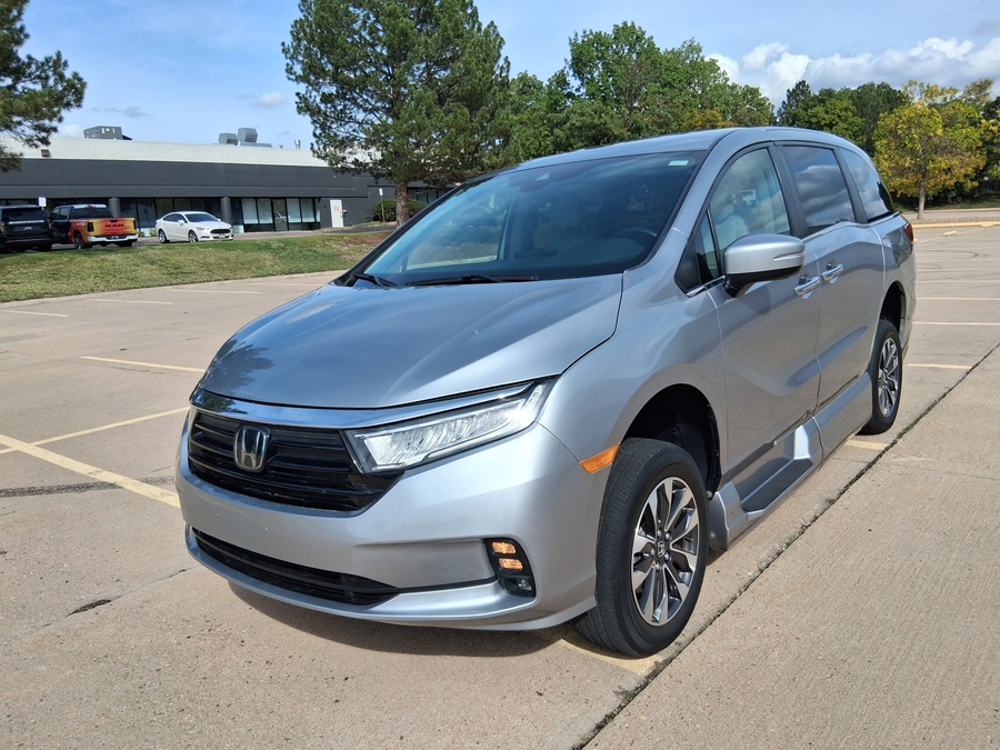 Silver Honda Odyssey image number 2
