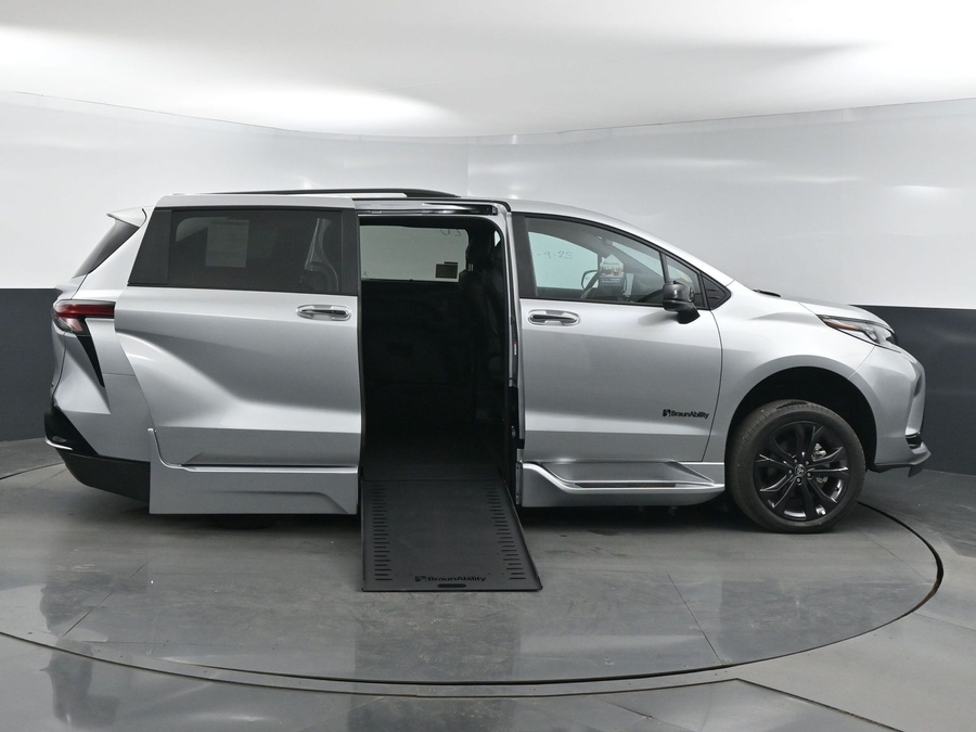 New 2025 Toyota Sienna Hybrid XSE - BraunAbility Side Entry Entry In Floor Automatic Ramp