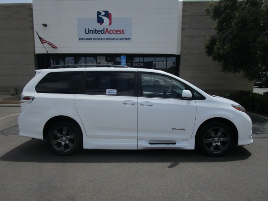 Used 2017 Toyota Sienna SE - BraunAbility Side Entry Entry In Floor Automatic Ramp