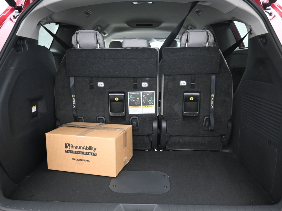 New 2026 Toyota Sienna Hybrid LE - BraunAbility Side Entry Fold Out Automatic Ramp