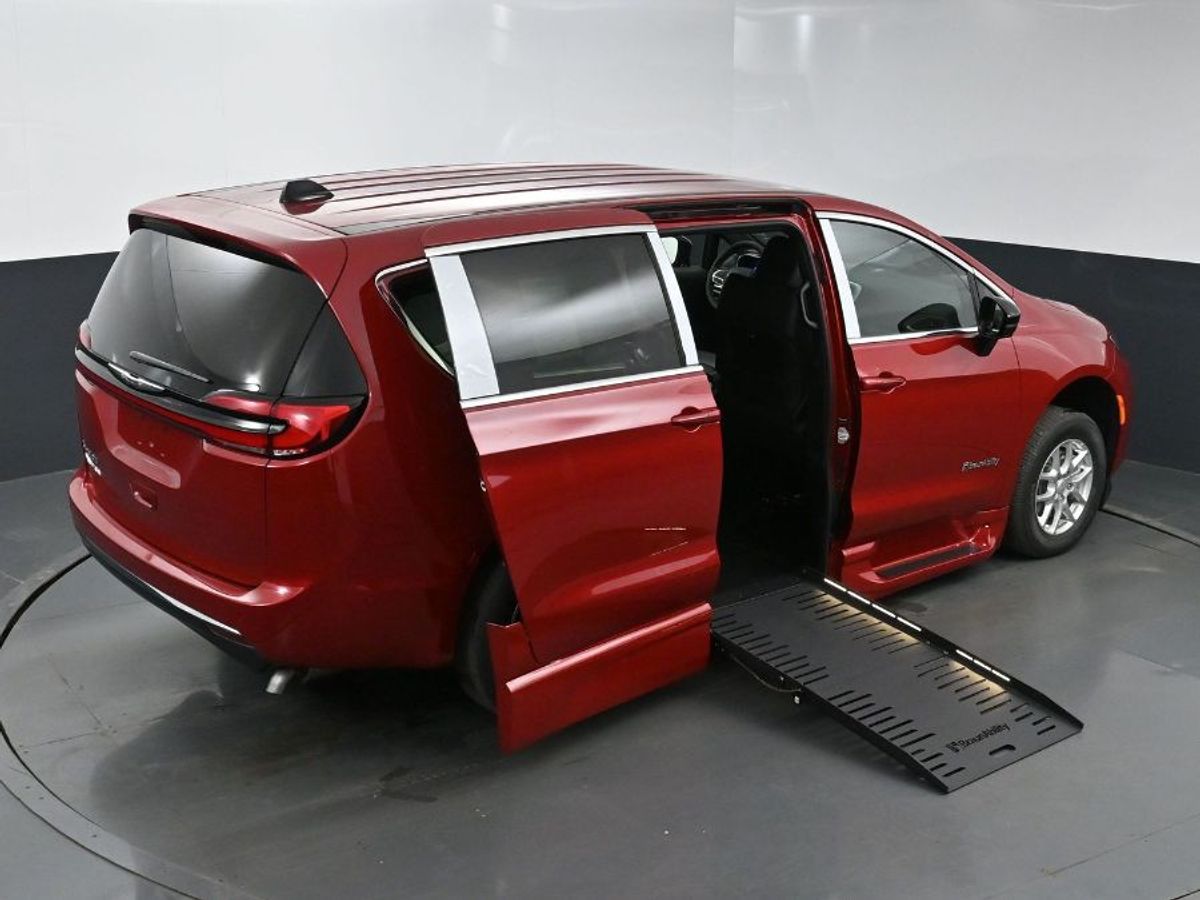 2025 CHRYSLER PACIFICA - Image 26