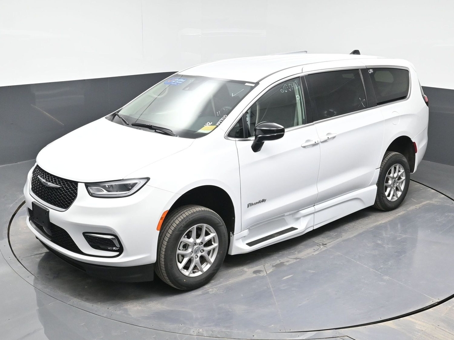 Used 2024 Chrysler Pacifica Touring L - BraunAbility Side Entry Entry In Floor Automatic Ramp