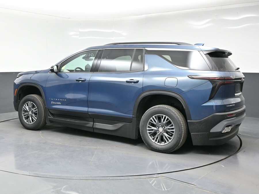 Blue Chevrolet Traverse image number 5