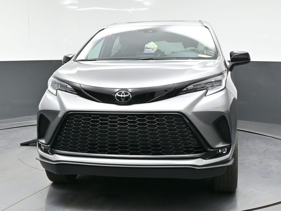 New 2026 Toyota Sienna Hybrid XSE Sport - BraunAbility Side Entry Fold Out Automatic Ramp