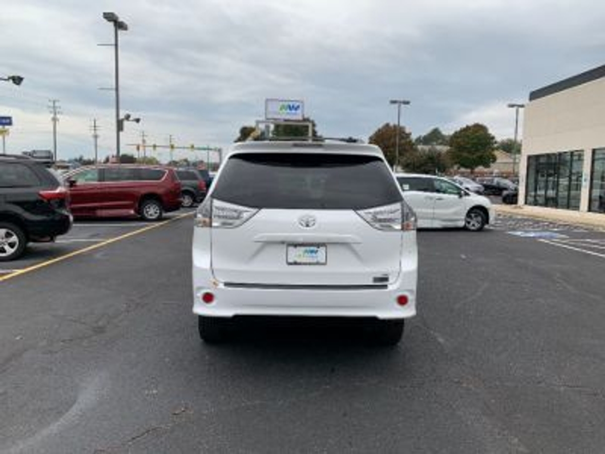 2016 TOYOTA SIENNA - Image 7