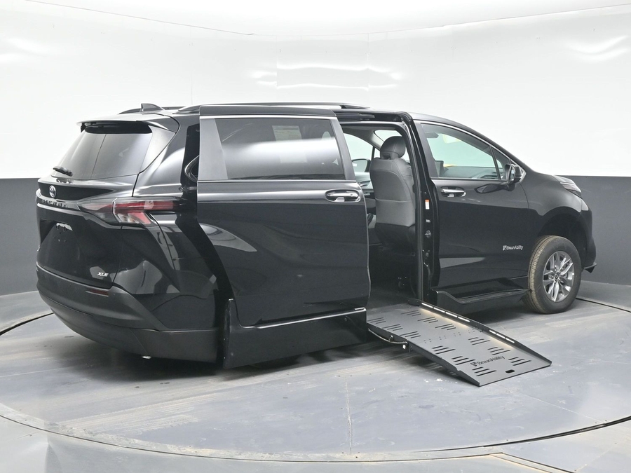 Black Toyota Sienna image number 6