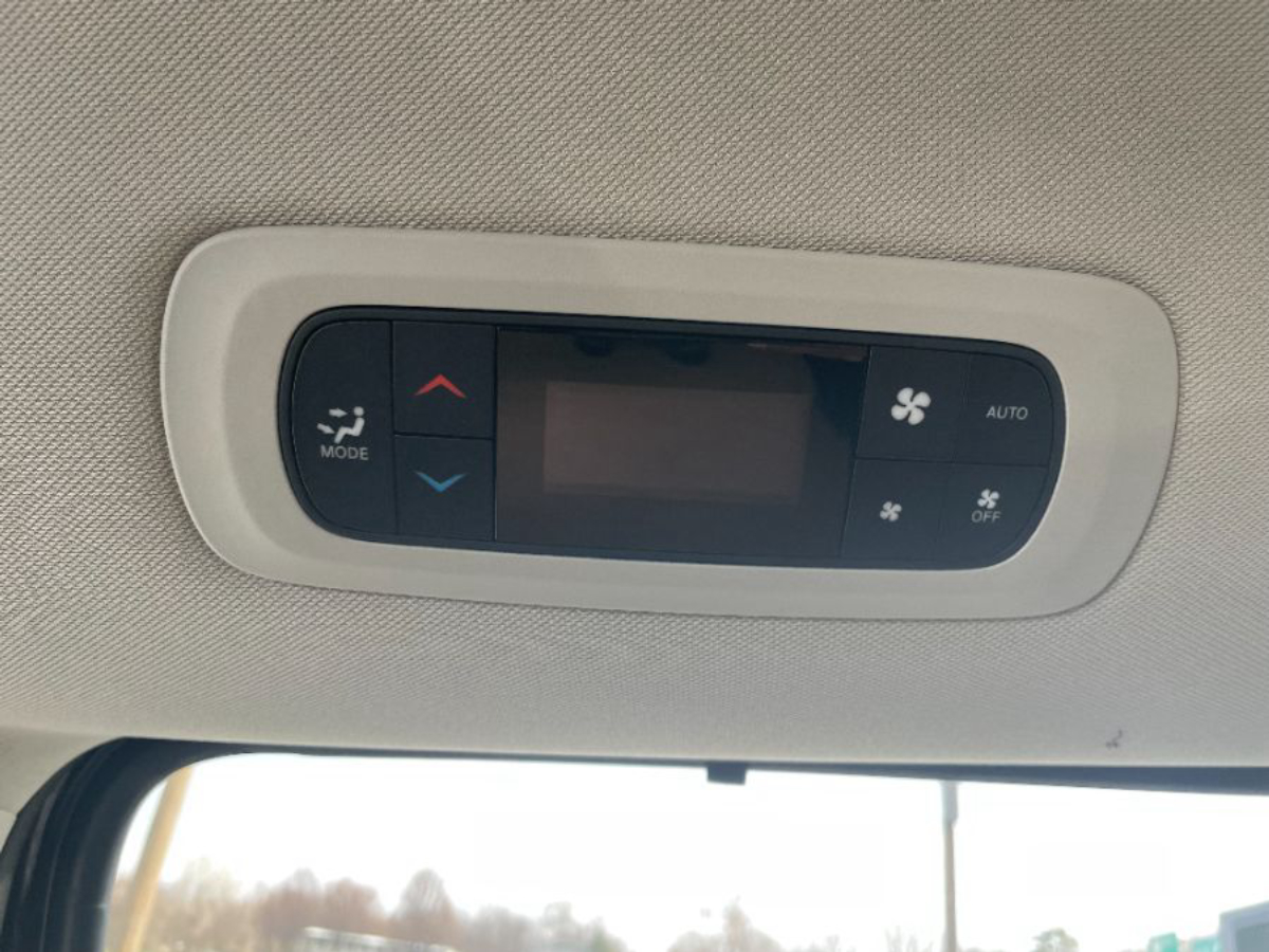 2023 CHRYSLER PACIFICA - Image 19