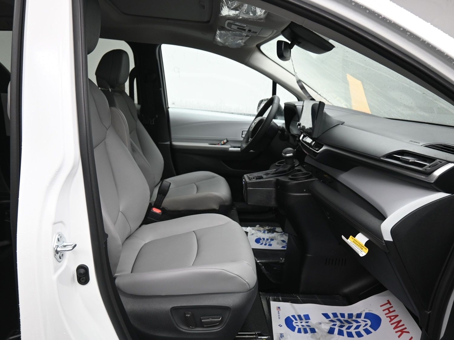 White Toyota Sienna image number 6