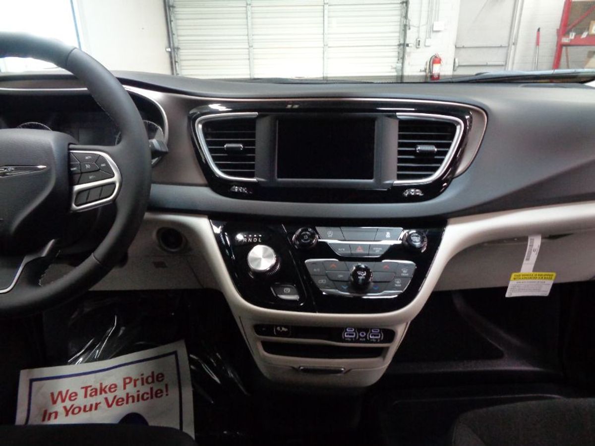 2023 CHRYSLER VOYAGER - Image 12