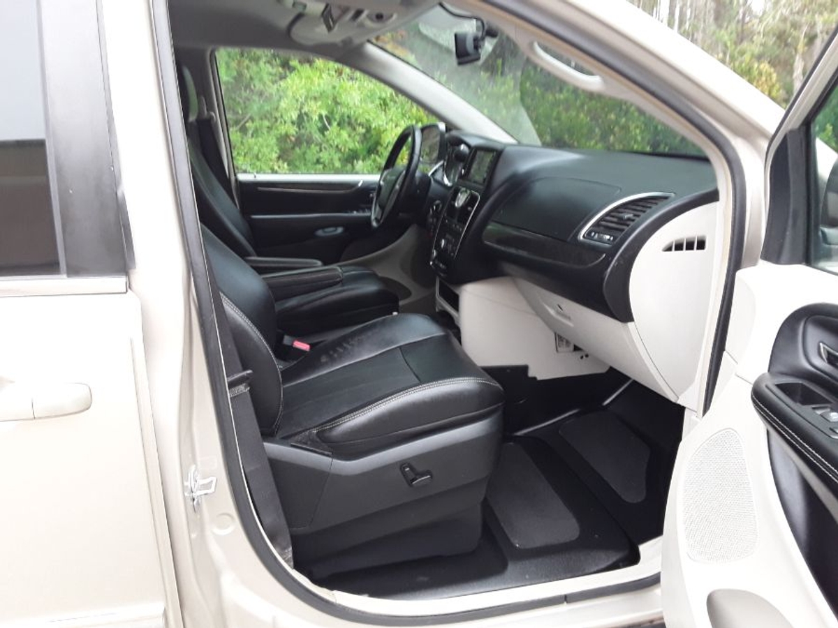 2016 CHRYSLER TOWN AND COUNTRY - Image 6