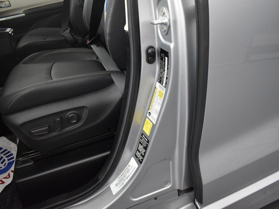 New 2025 Toyota Sienna Hybrid Platinum - BraunAbility Side Entry Entry In Floor Automatic Ramp