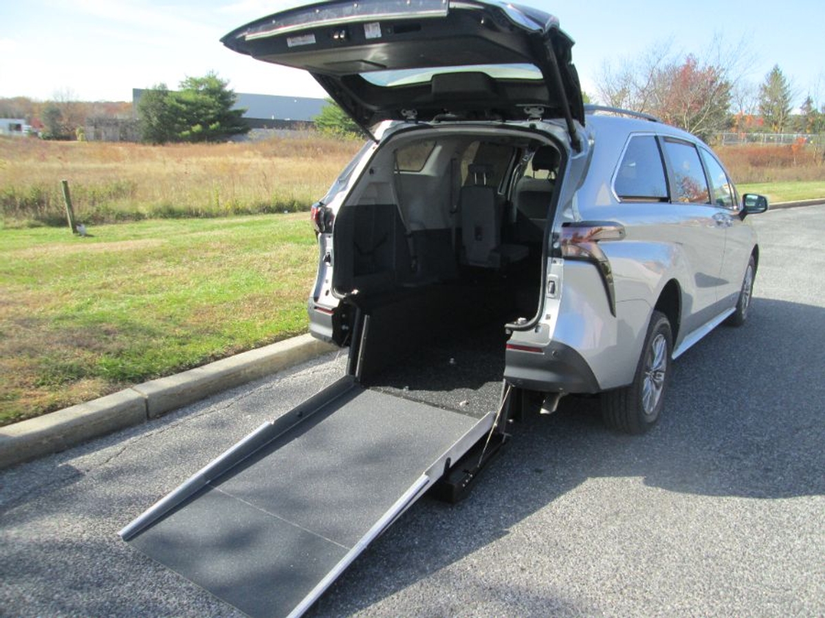 2024 TOYOTA SIENNA - Image 1