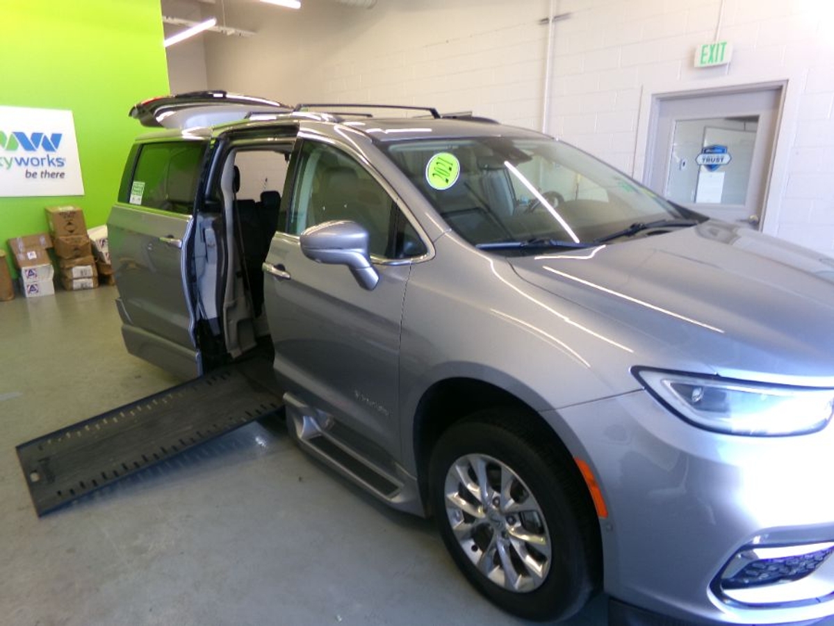 2021 CHRYSLER PACIFICA - Image 2