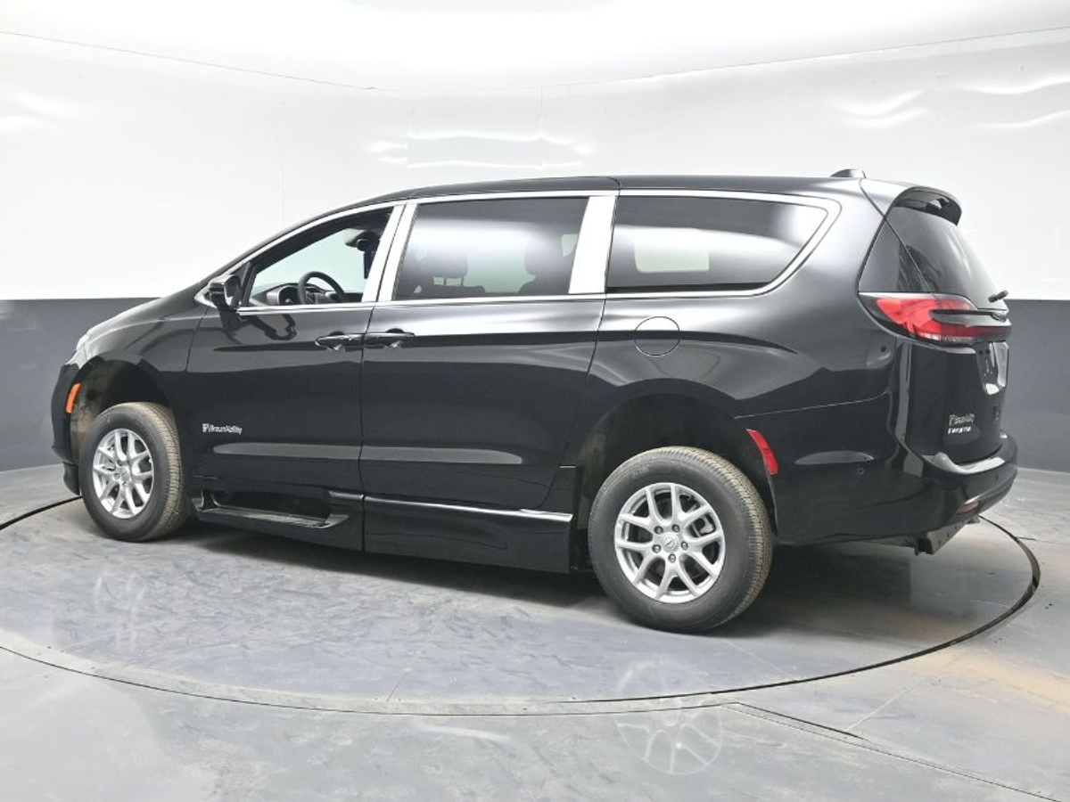 Black Chrysler Pacifica with Side Entry Automatic In Floor ramp