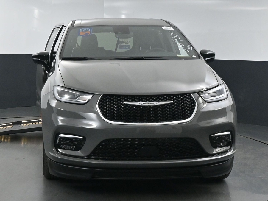 New 2025 Chrysler Pacifica Select Safety - BraunAbility Side Entry Entry Fold Out Automatic Ramp