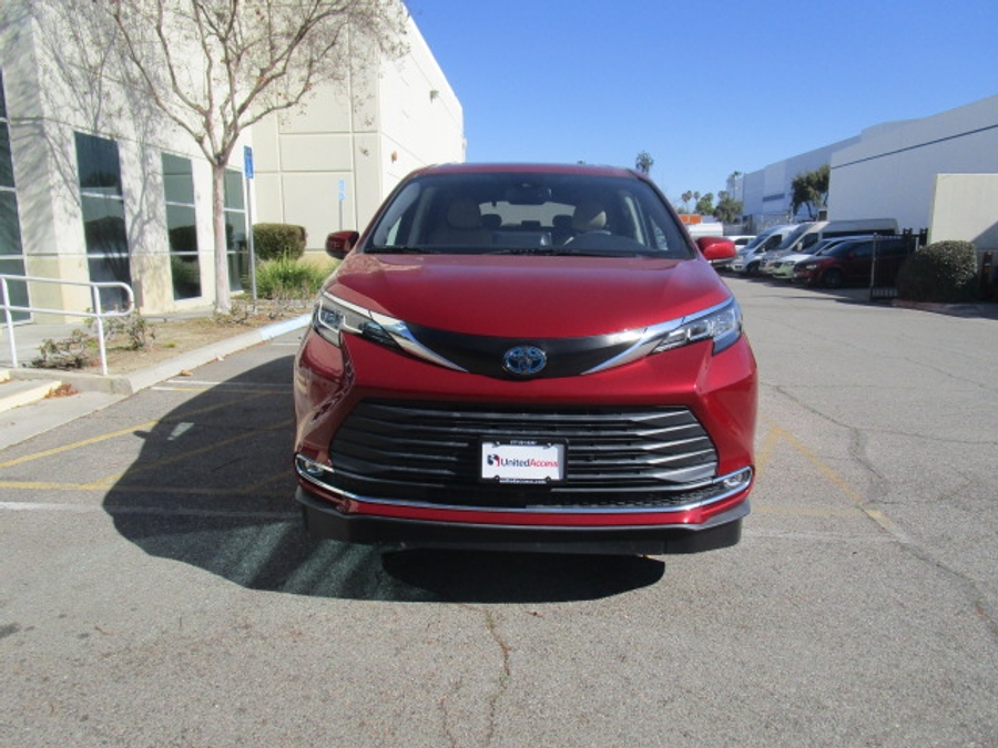 Used 2022 Toyota Sienna Hybrid XLE - VMI Side Entry Entry In Floor Automatic Ramp