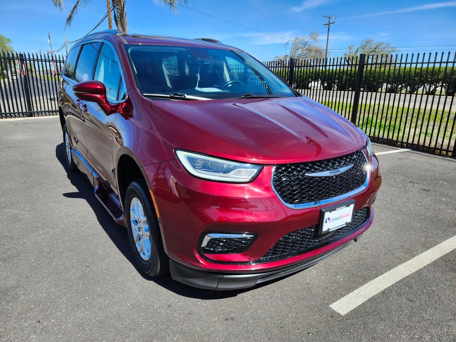 Used 2021 Chrysler Pacifica Touring L - BraunAbility Side Entry Entry In Floor Automatic Ramp