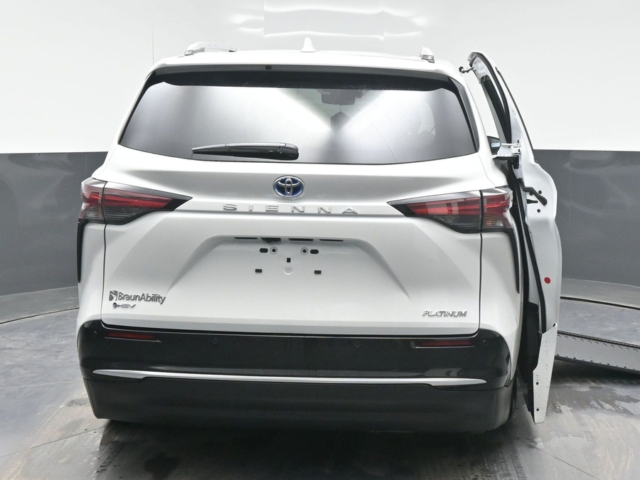 New 2025 Toyota Sienna Hybrid Platinum - BraunAbility Side Entry Entry In Floor Automatic Ramp