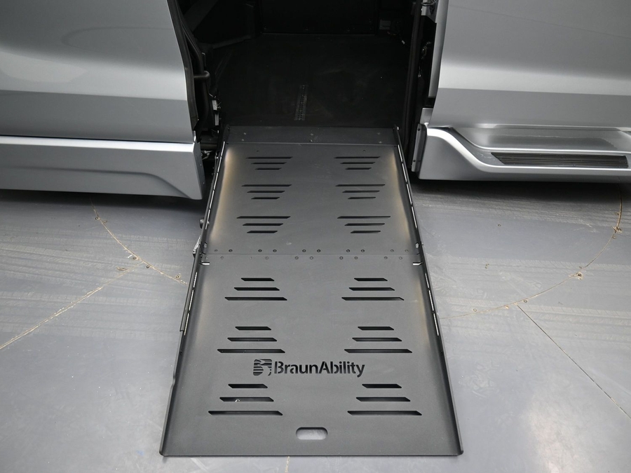 New 2025 Toyota Sienna Hybrid XLE Plus - BraunAbility Side Entry Entry Fold Out Automatic Ramp