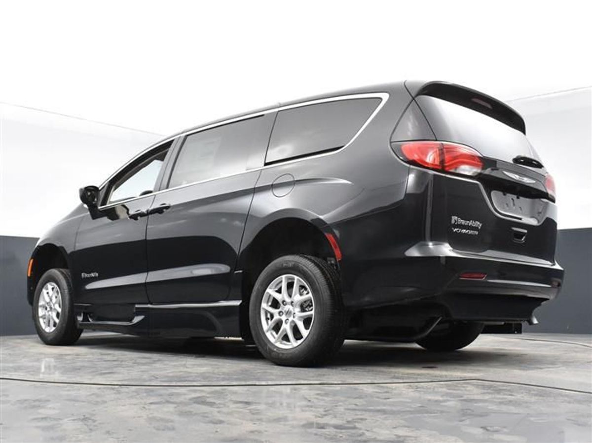 2023 CHRYSLER VOYAGER - Image 24