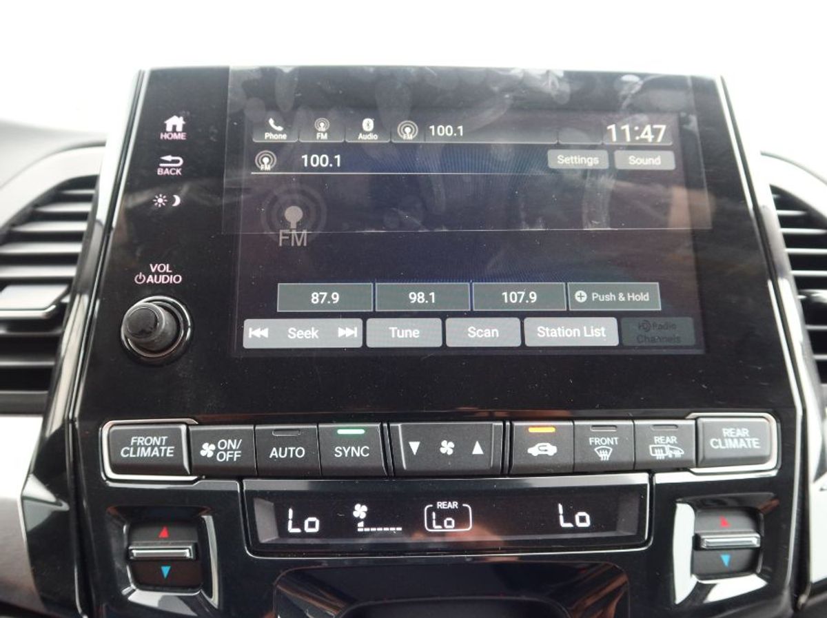 Grey Honda Odyssey image number 21