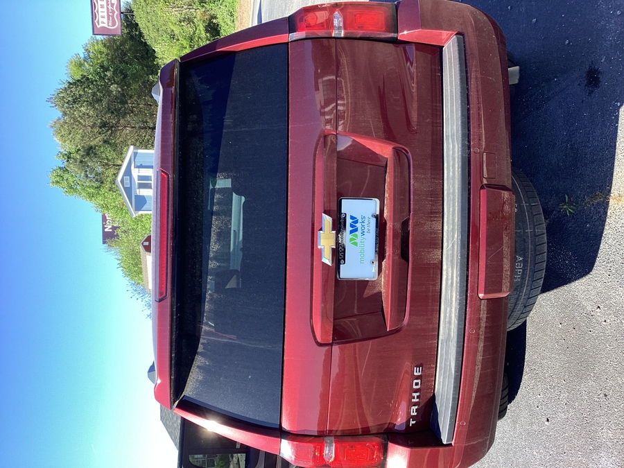  Chevrolet Tahoe image number 6