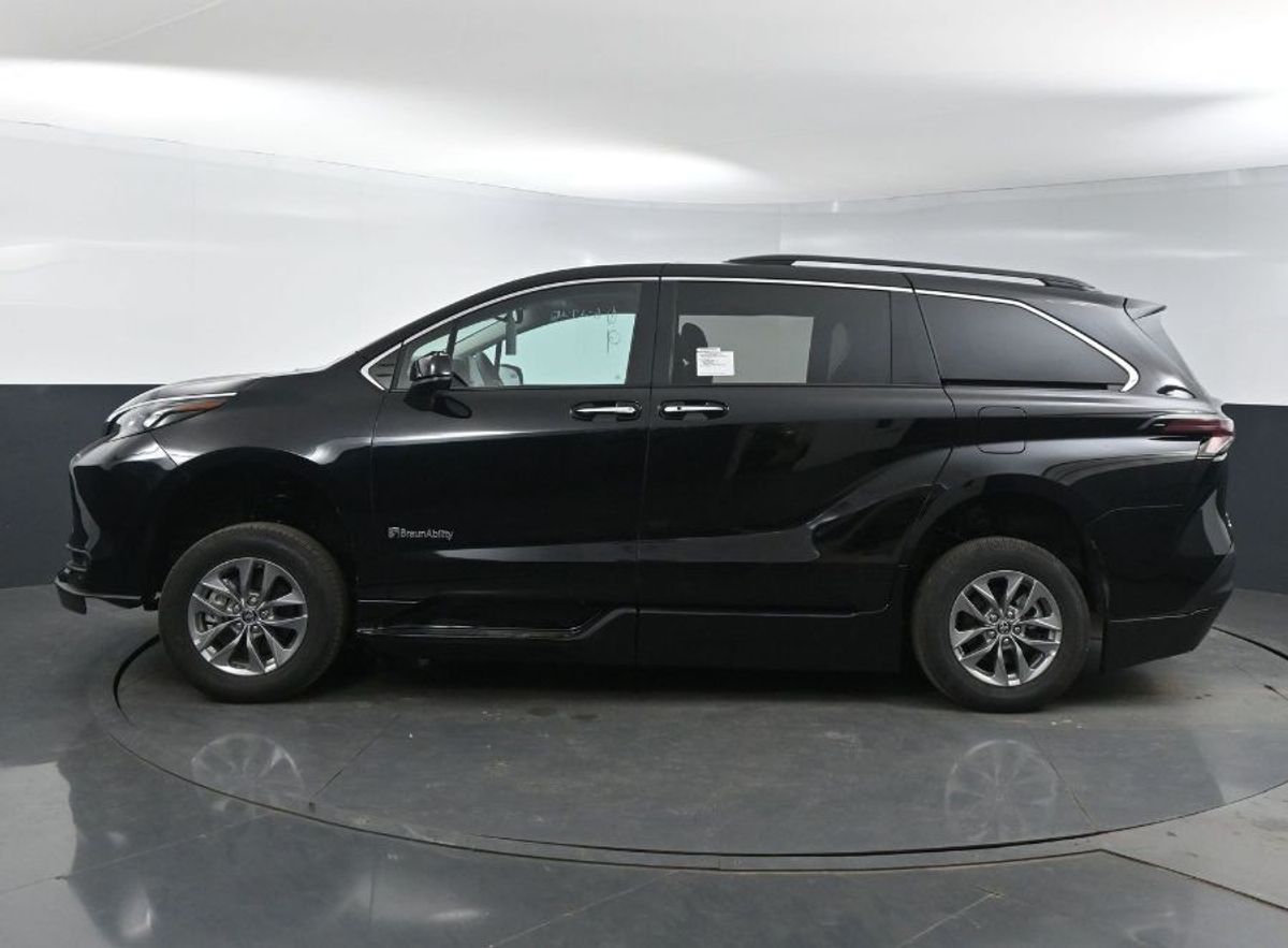 2025 TOYOTA SIENNA - Image 4