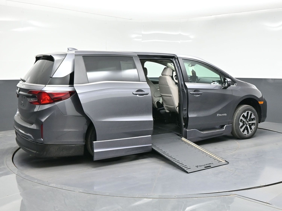 New 2026 Honda Odyssey EX-L - BraunAbility Side Entry In Floor Automatic Ramp