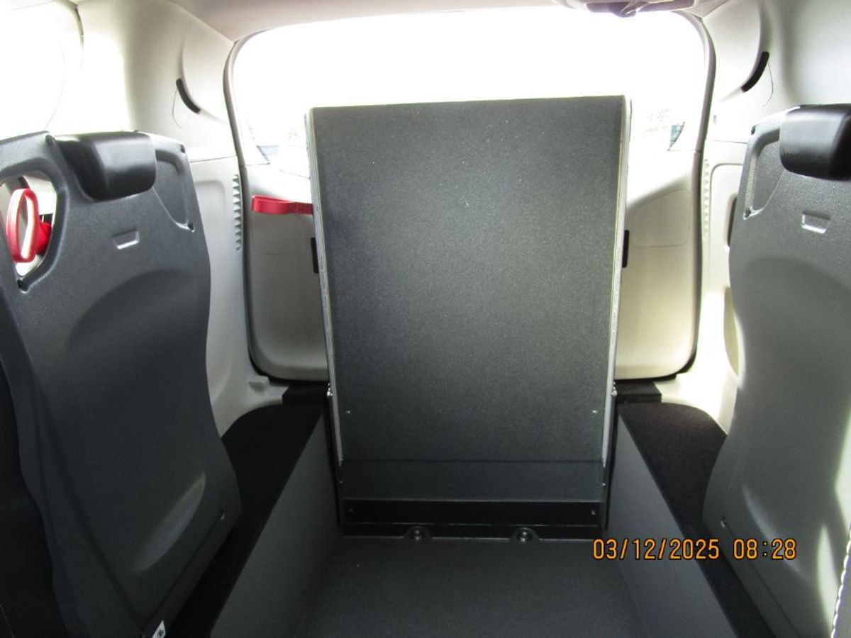 2024 CHRYSLER VOYAGER - Image 8