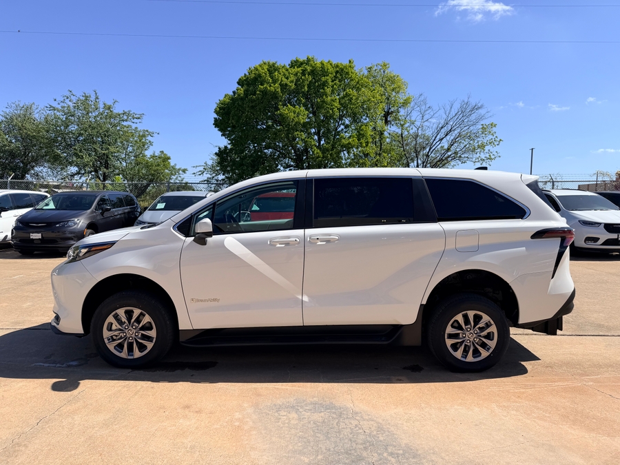 New 2026 Toyota Sienna Hybrid LE - BraunAbility Commercial Rear Entry Fold Out Manual Ramp