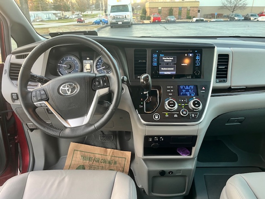 Used 2015 Toyota Sienna XLE - BraunAbility Side Entry Entry Fold Out Automatic Ramp