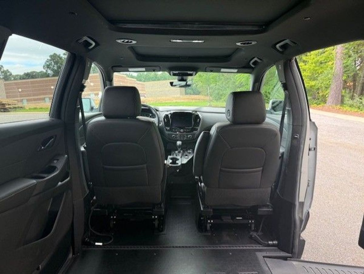 Silver Chevrolet Traverse image number 6