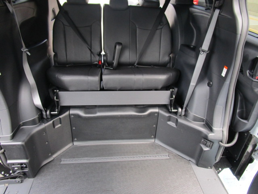 New 2026 Toyota Sienna Hybrid XSE Sport - BraunAbility Side Entry In Floor Automatic Ramp