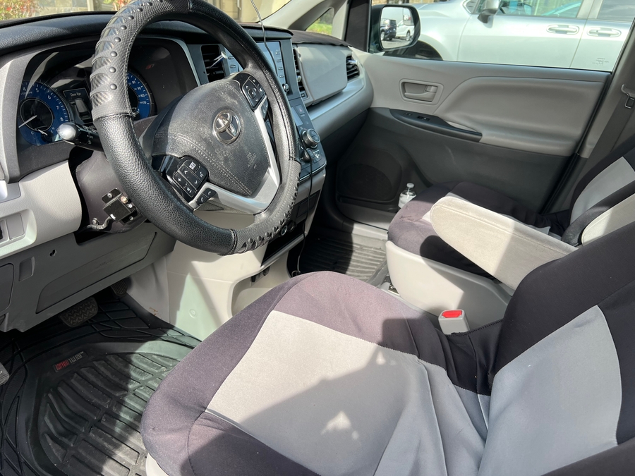 Used 2019 Toyota Sienna L -  Rear Entry Entry Fold Out Manual Ramp