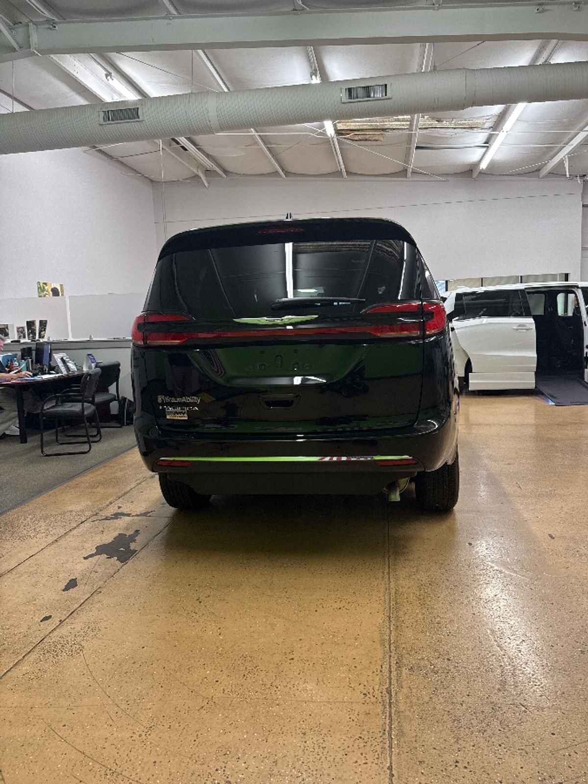 2025 CHRYSLER PACIFICA - Image 10